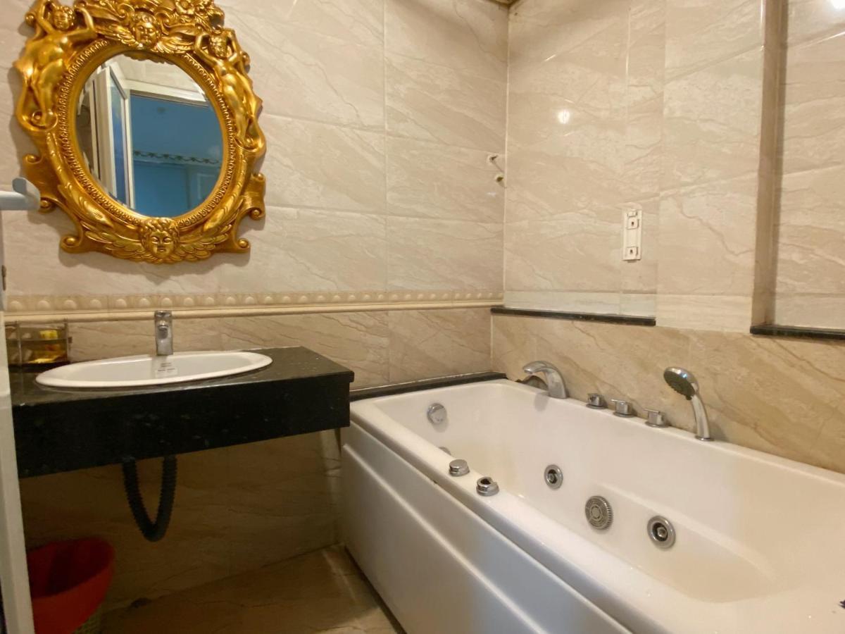 Crowne Bui Vien Hotel ホーチミン市 エクステリア 写真