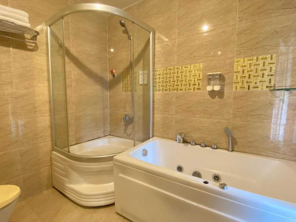 Crowne Bui Vien Hotel ホーチミン市 エクステリア 写真