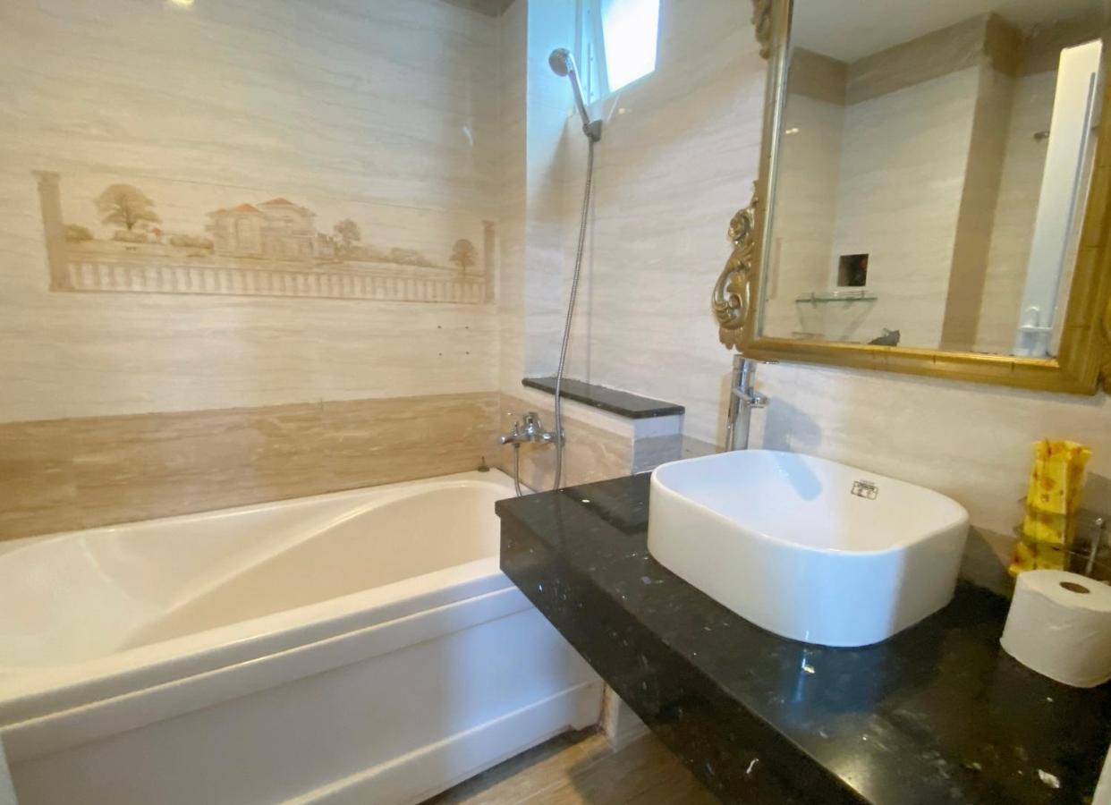 Crowne Bui Vien Hotel ホーチミン市 エクステリア 写真