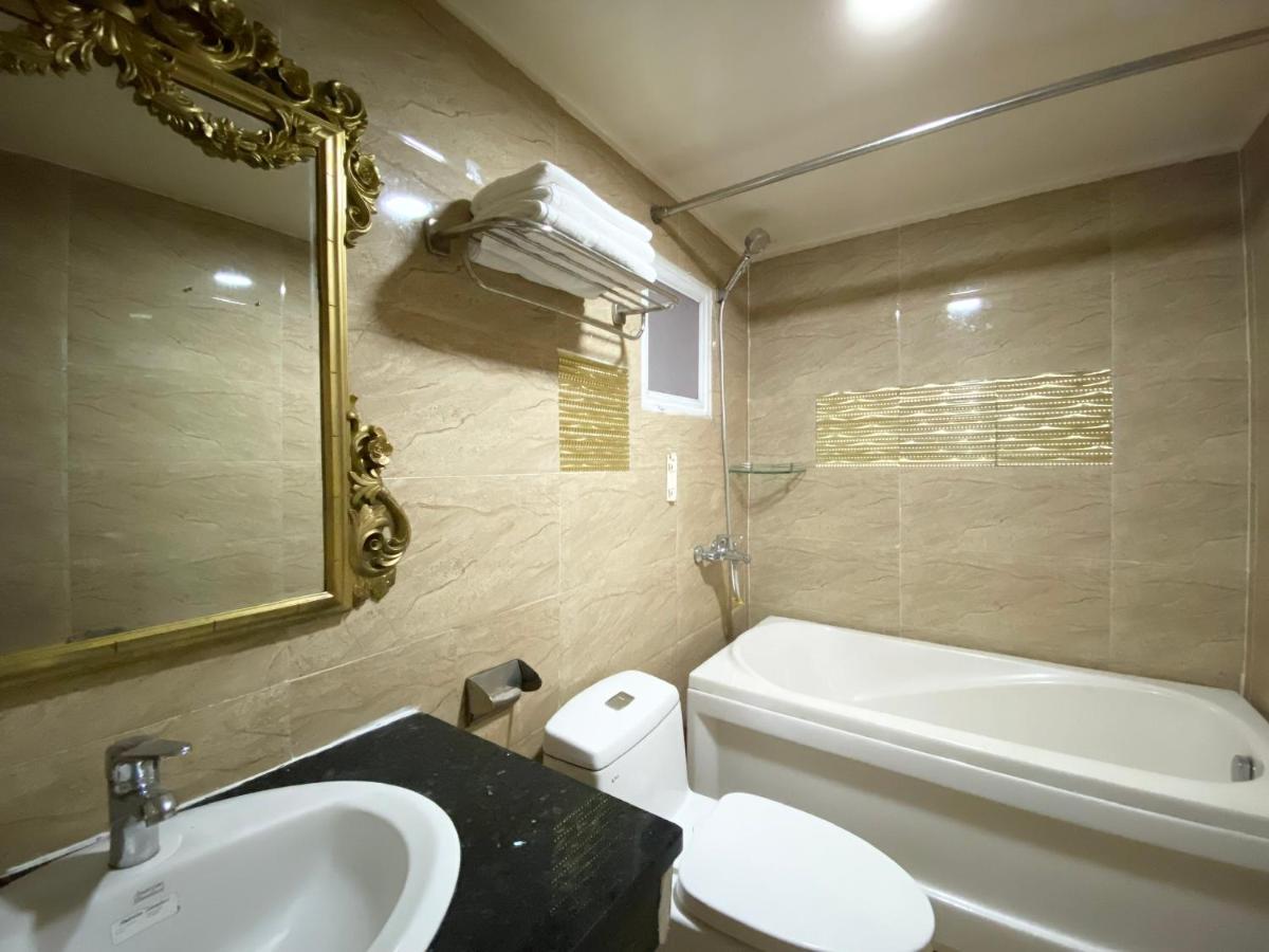 Crowne Bui Vien Hotel ホーチミン市 エクステリア 写真